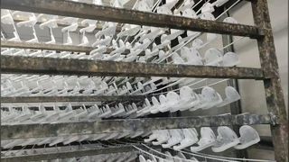 Aluminiowy wspornik z markizą okienną